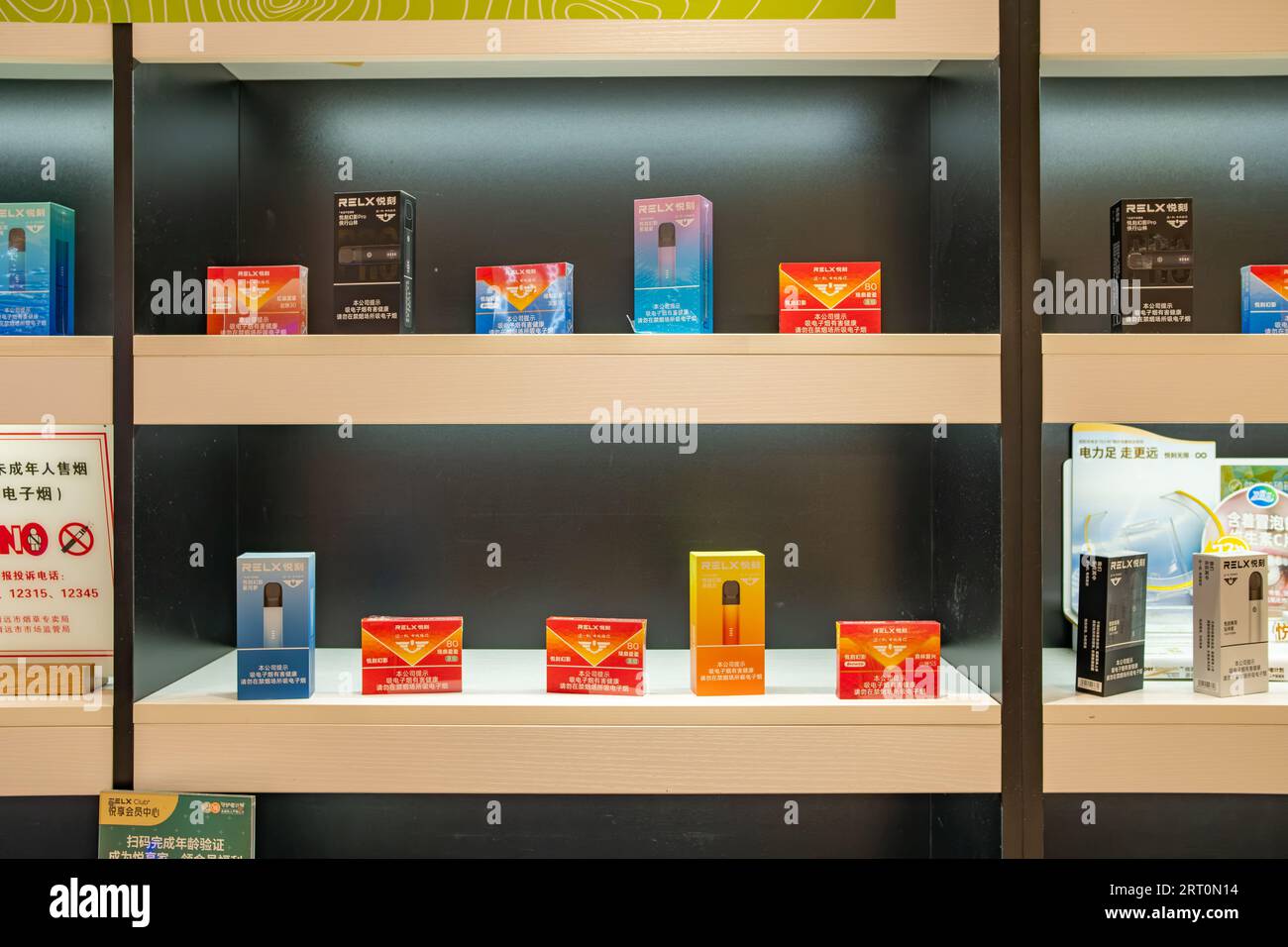 Electronic cigarette retailer hi-res stock photography and images - Alamy