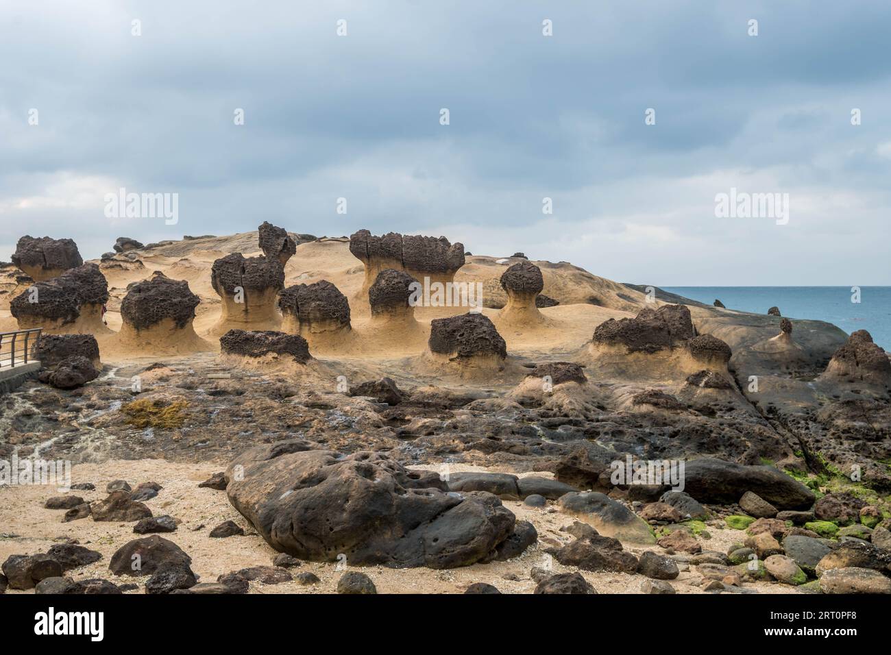 Mushroom Rock formations in Yehliu Geopark, Taipei, Taiwan Stock Photo ...