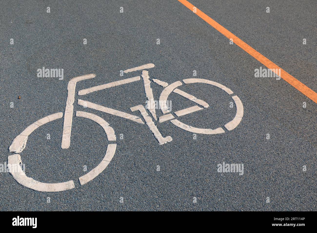 Bicycle icon on the road Stock Photo - Alamy