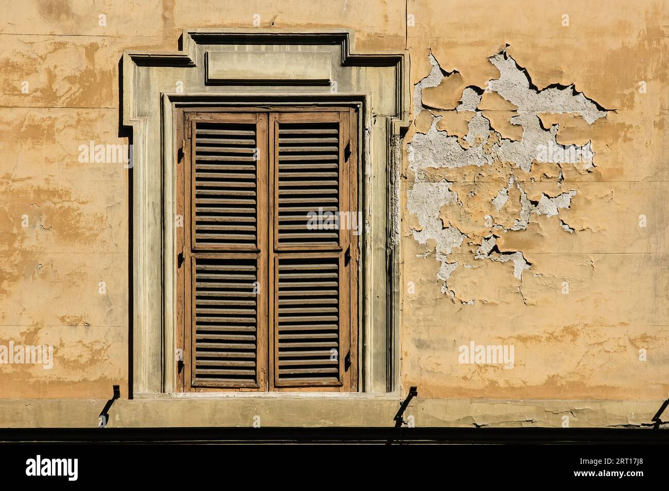 Window Rome Old Window detail in ancient house in the city of Rome Stock Photo - Alamy