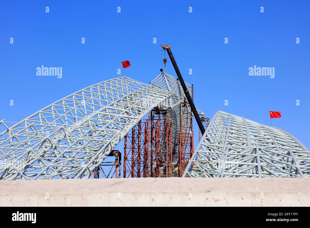 Truss girder hi-res stock photography and images - Alamy