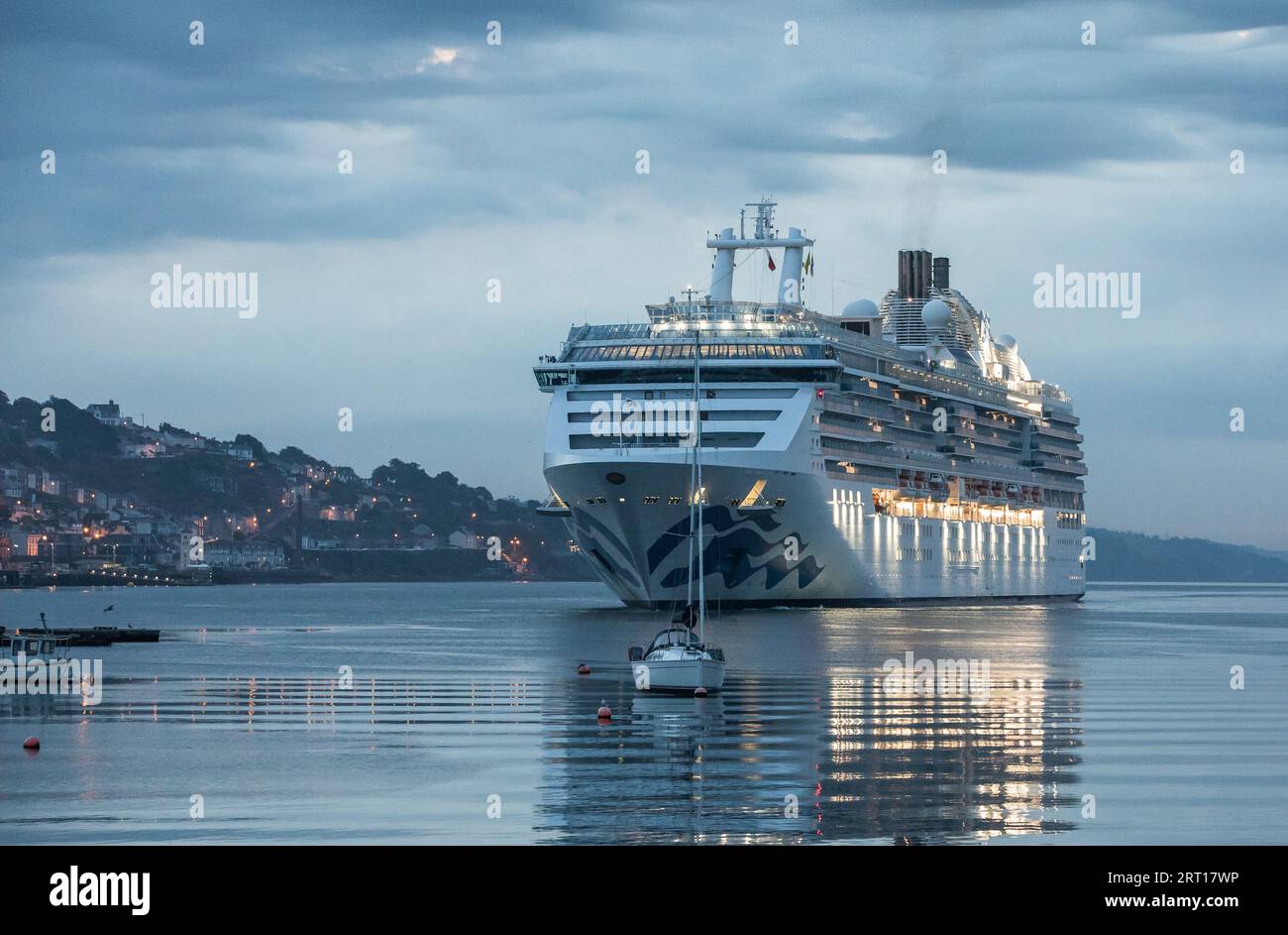 Ocean liner arrivals hires stock photography and images Alamy