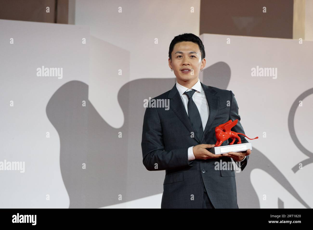 Venice, Italy. 09th Sep, 2023. VENICE, ITALY - SEPTEMBER 09: Lee Hong-Chi poses with the Lion of the Future - Luigi De Laurentiis Award for a Debut Film for film 'Love Is A Gun' at the winner's photocall at the 80th Venice International Film Festival on September 09, 2023 in Venice, Italy. (Photo by Luca Carlino/NurPhoto) Credit: NurPhoto SRL/Alamy Live News Stock Photo