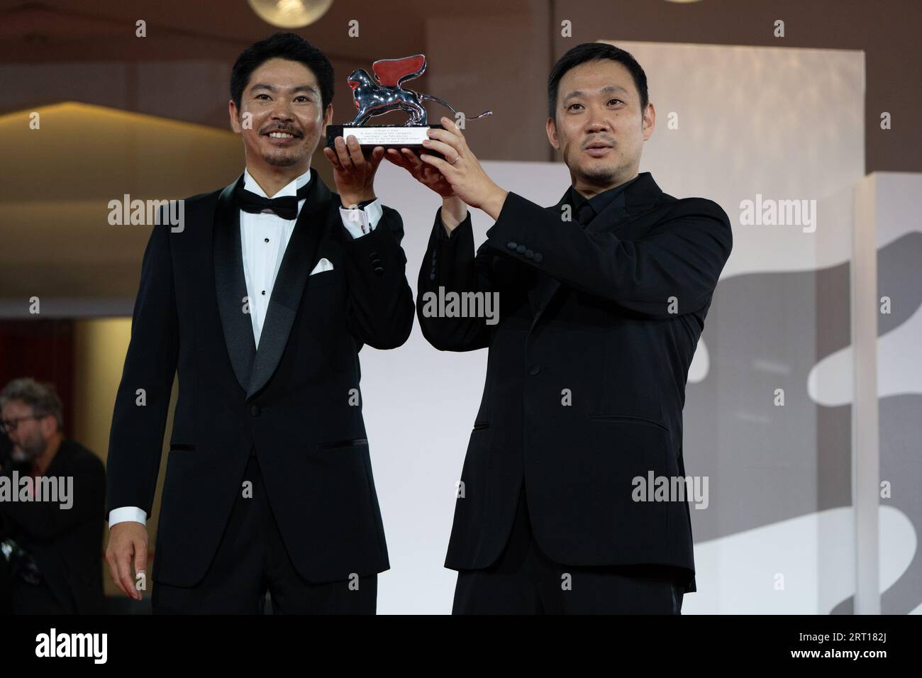 Venice, Italy. 09th Sep, 2023. VENICE, ITALY - SEPTEMBER 09: Hitoshi Omika and Ryusuke Hamaguchi pose with the Silver Lion Grand Jury Prize Award for 'Evil Does Not Exist' at the winner's photocall at the 80th Venice International Film Festival on September 09, 2023 in Venice, Italy. (Photo by Luca Carlino/NurPhoto)0 Credit: NurPhoto SRL/Alamy Live News Stock Photo