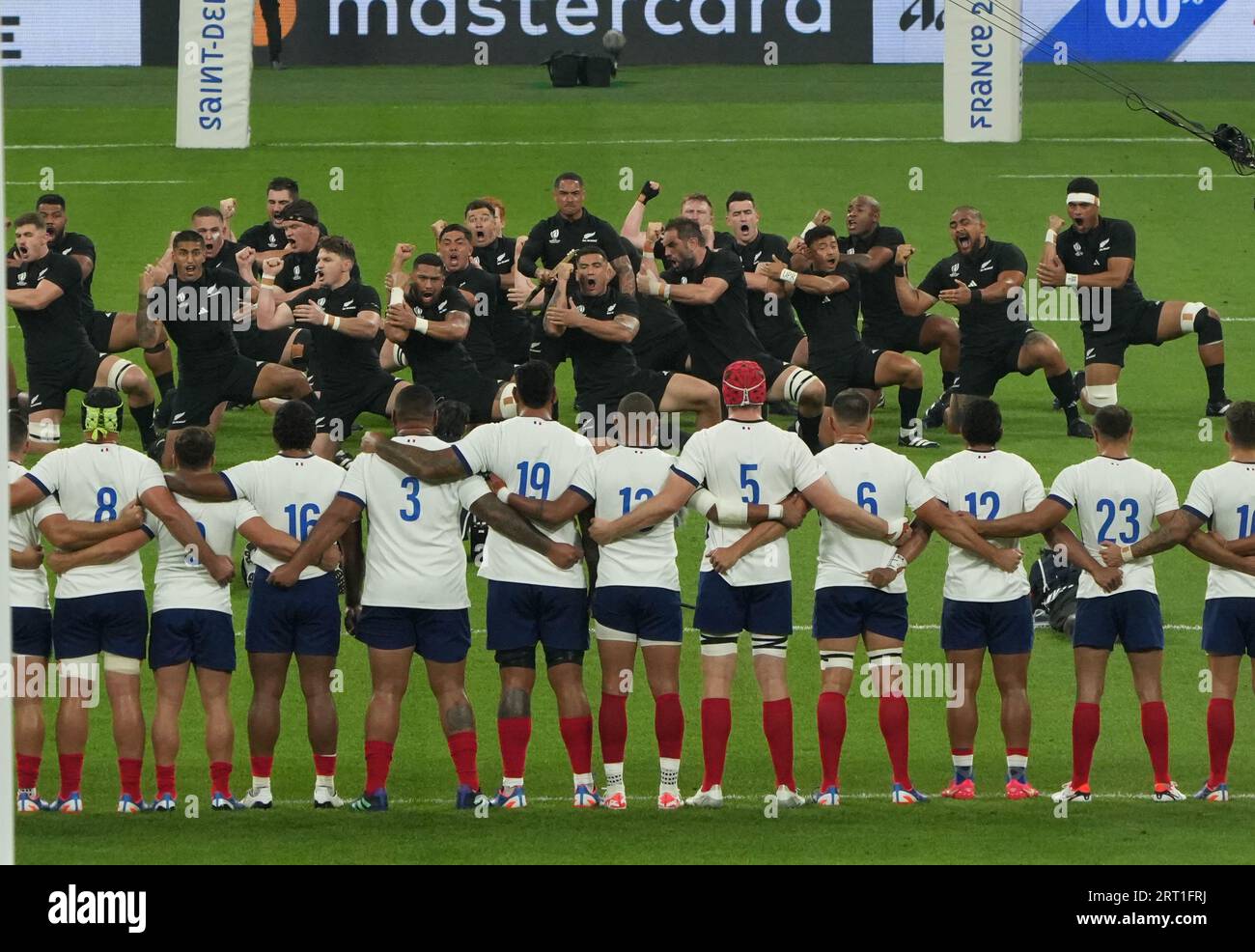 New zealand line up rugby hi-res stock photography and images - Alamy