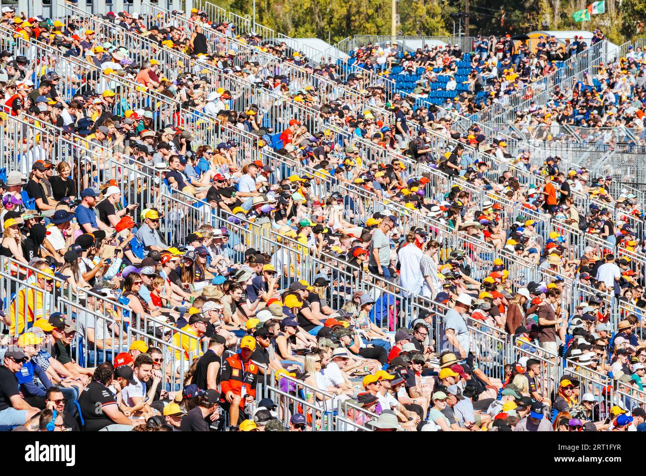 MELBOURNE, AUSTRALIA, APRIL 8: Record Friday crowds at the 2022 Australian Formula 1 Grand Prix on 8th April 2022 Stock Photo