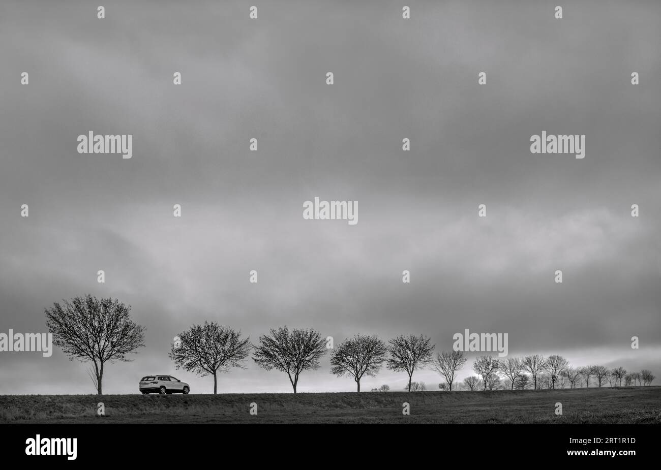 Country season road hi-res stock photography and images - Alamy