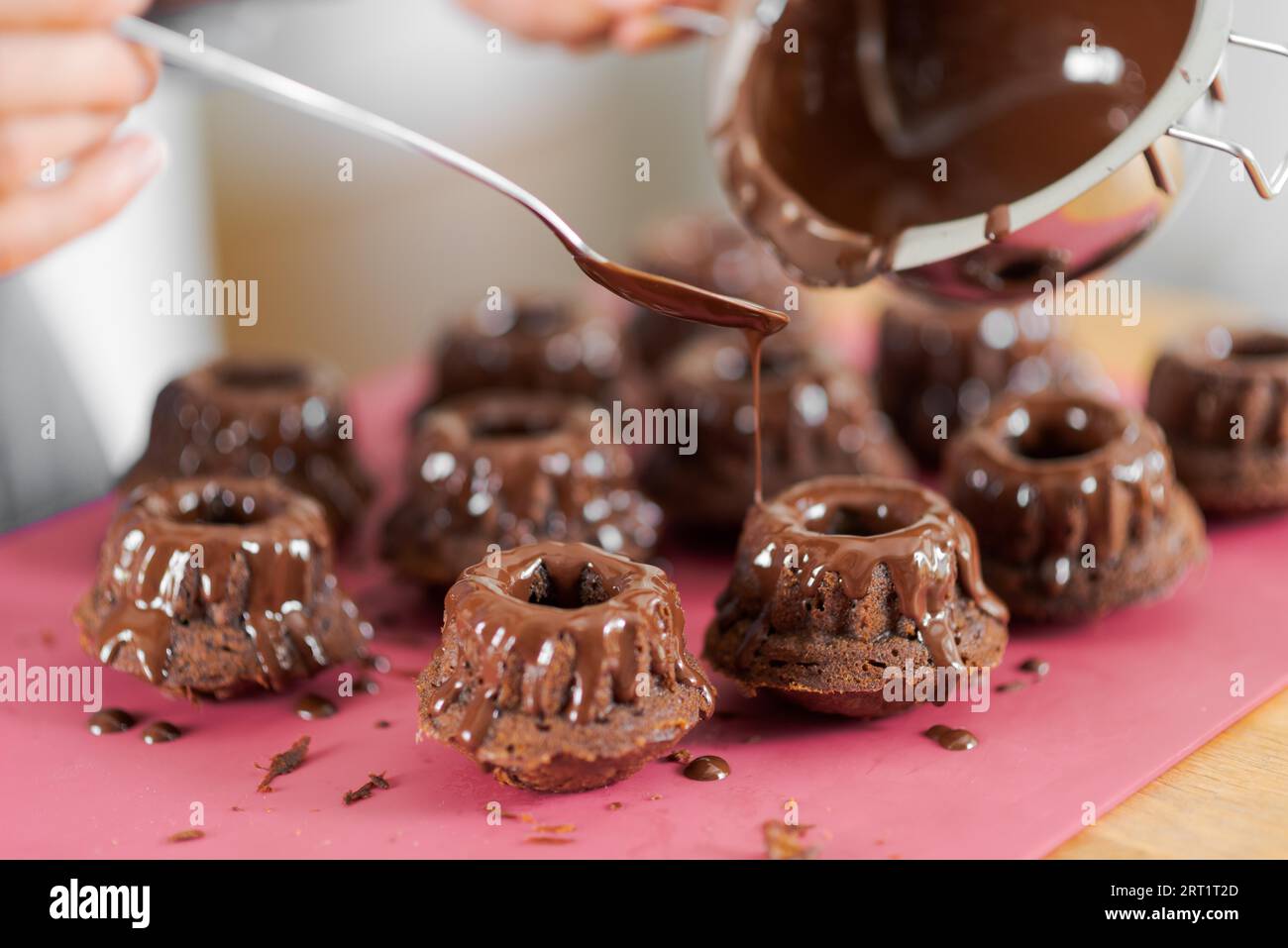 Icing Drip Table Drip icing cake hi-res stock photography and images - Alamy