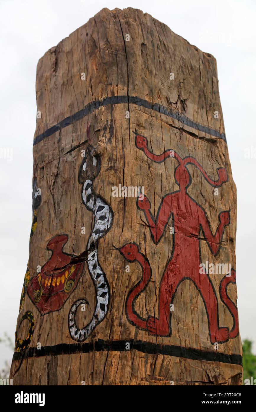 Taiwan aboriginal art totem pole Stock Photo - Alamy