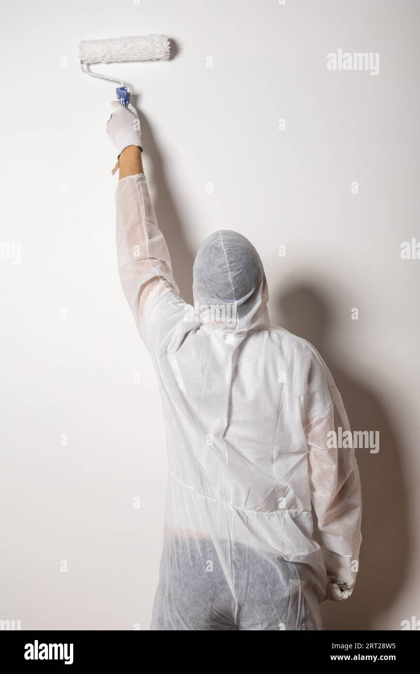 Man in white suit painting hi-res stock photography and images - Alamy