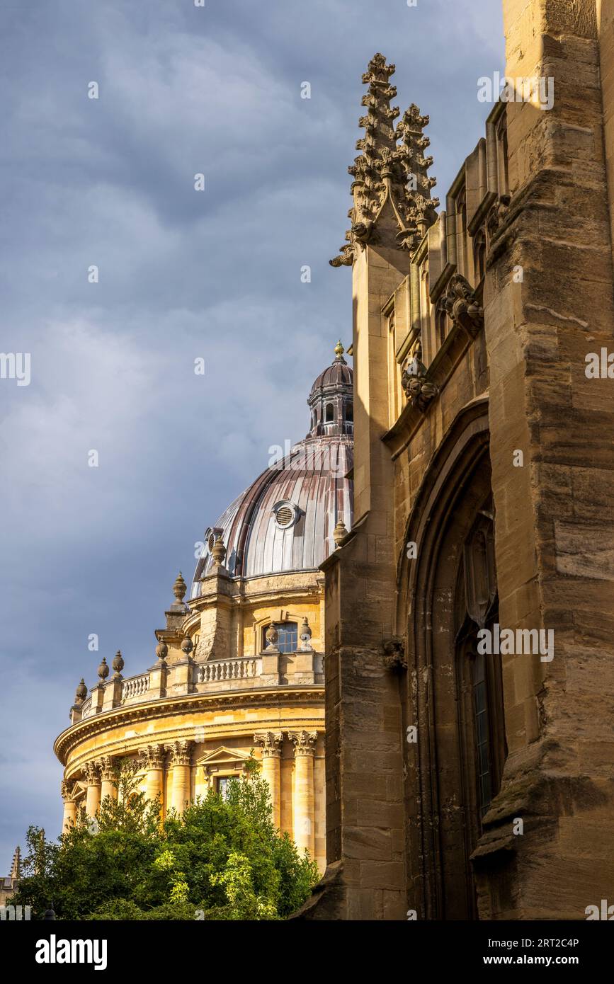 St Mary’s church and the Radcliffe Camera, Oxford, England Stock Photo