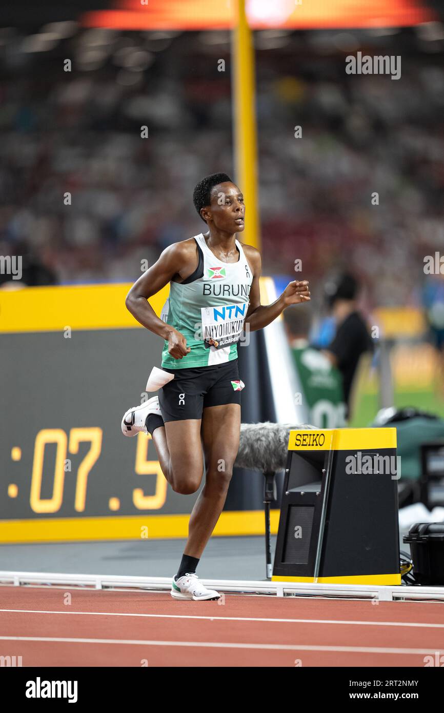 Francine Niyomukunzi participating in the 5000 meters relay at the