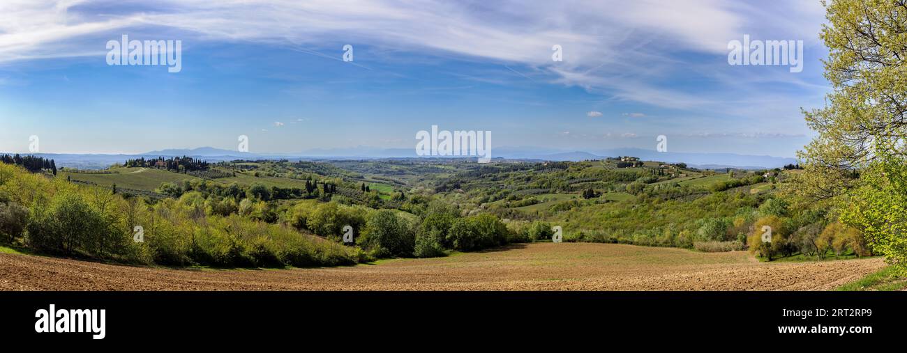 Landscape panorama in spring in Val d'Orcia, Tuscany, Italy Stock Photo ...