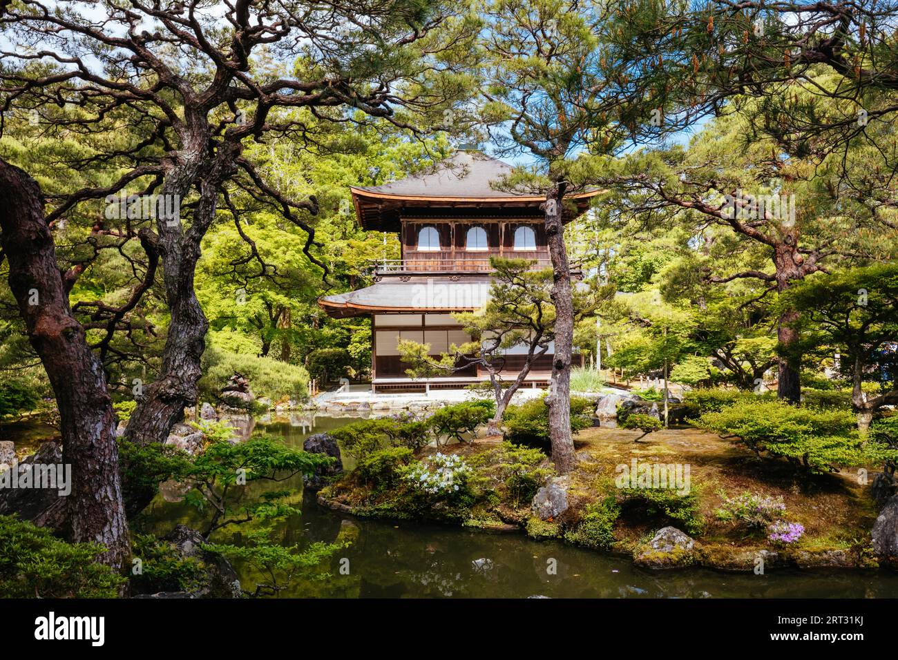 The stunning architecture and gardens at Silver Pavillion Ginkakuji ...