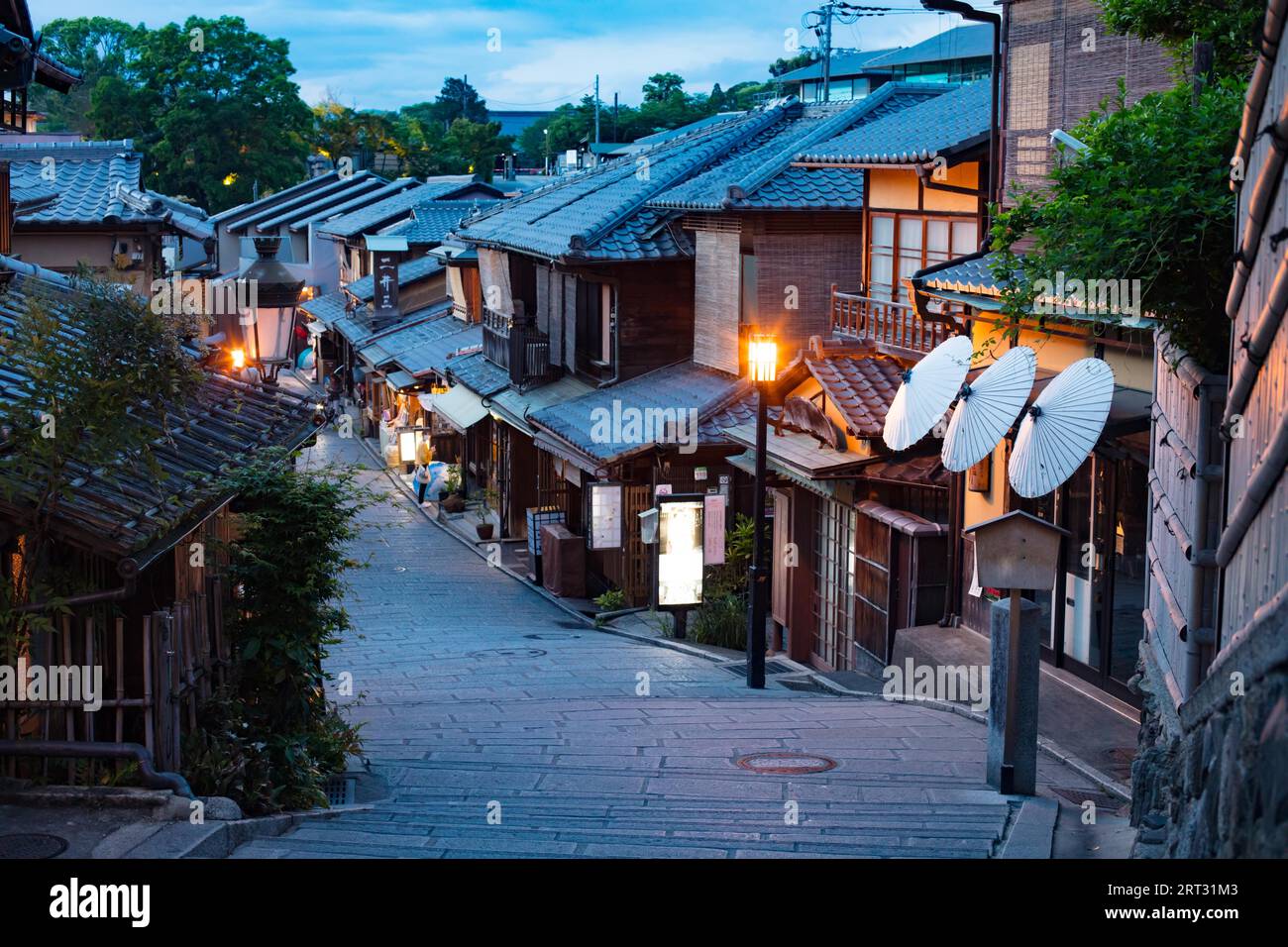 Beautiful traditional streetscape at dusk in Higashiyama district in Kyoto, Japan Stock Photo
