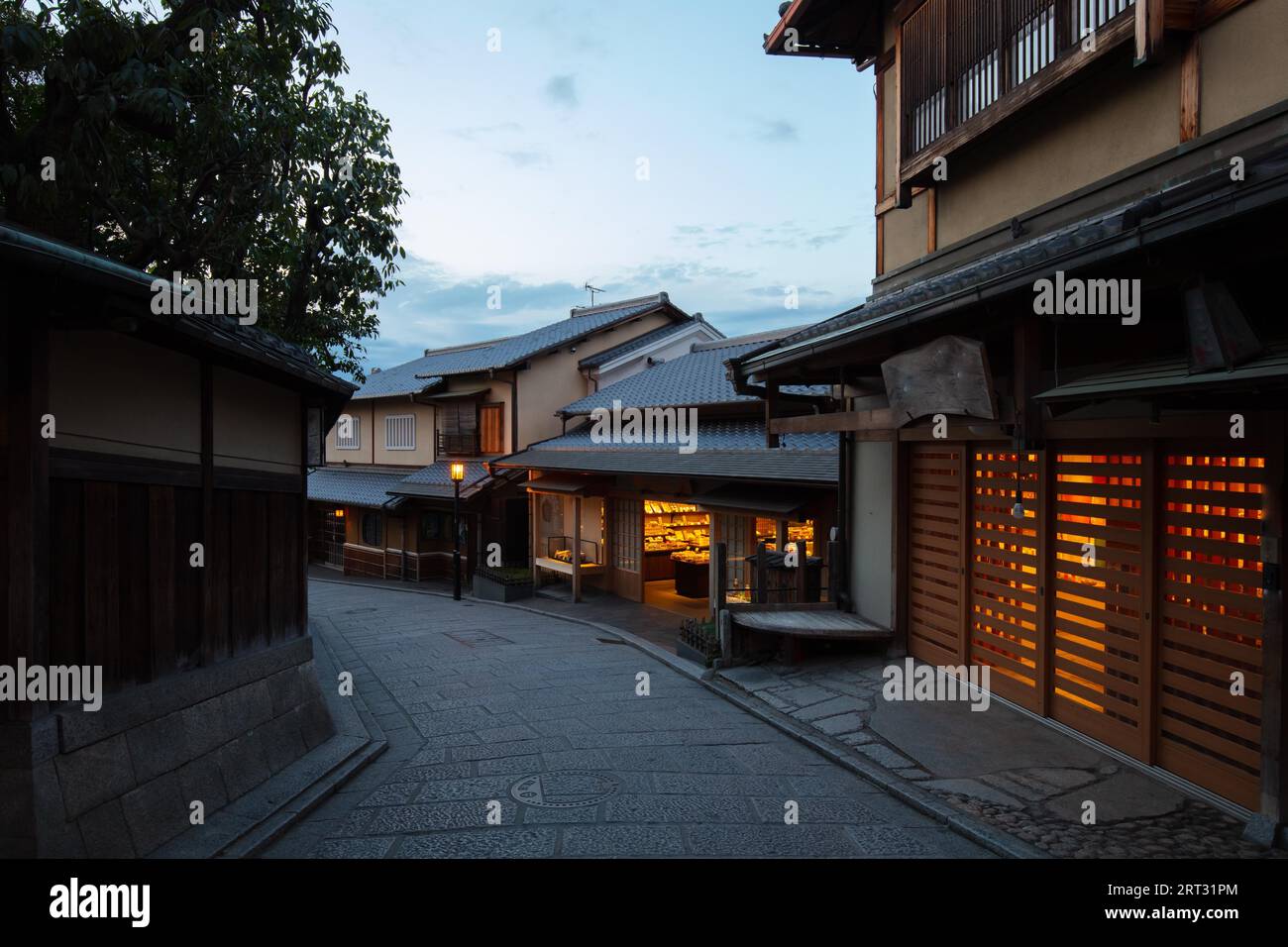 Beautiful traditional streetscape at dusk in Higashiyama district in Kyoto, Japan Stock Photo