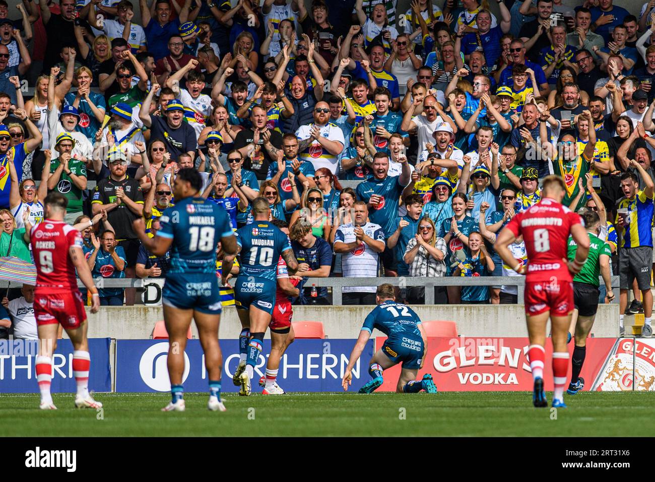 Eccles on Sunday 10th September 2023. Wolves' Matty Nicholson scores the first try for Warrington Wolves during the BetFred Super League match between Salford Red Devils and Warrington Wolves at AJ Bell Stadium, Eccles on Sunday 10th September 2023. (Photo: Ian Charles | MI News) Credit: MI News & Sport /Alamy Live News Stock Photo