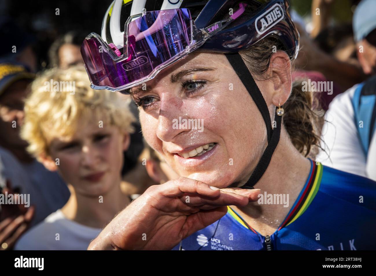 ARNHEM - Annemiek van Vleuten says goodbye after the last stage of the  Simac Ladies Tour. It was the last time the rider rode a bike as a  professional. ANP VINCENT JANNINK netherlands out - belgium out Stock Photo  - Alamy