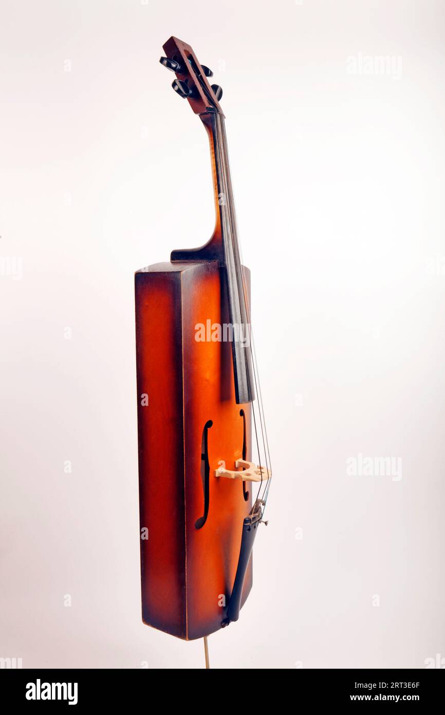 Karl Knilling Porta violincello, made in England. Rectangular practice