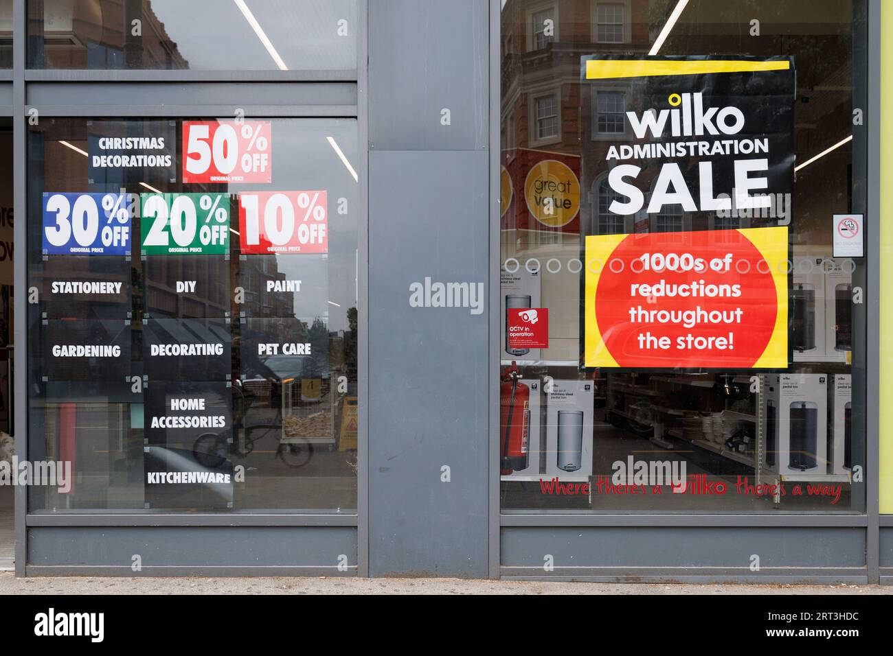 Wilko store at Kenginston High Street start clearance sale. Many shelves have already been emptied, whilst other products are offered on massive price Stock Photo
