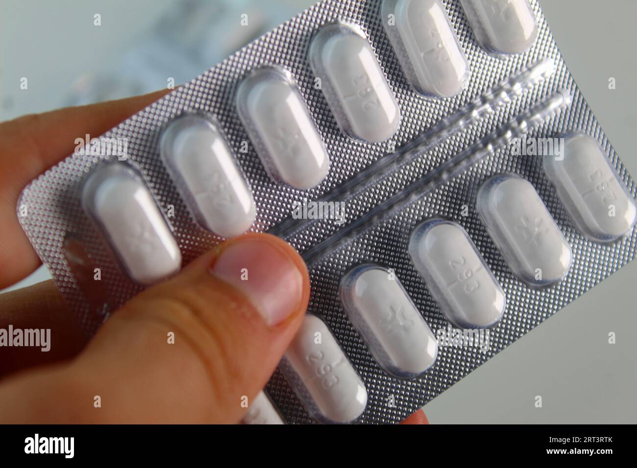A photo of white painkiller medication in its packet Stock Photo Alamy
