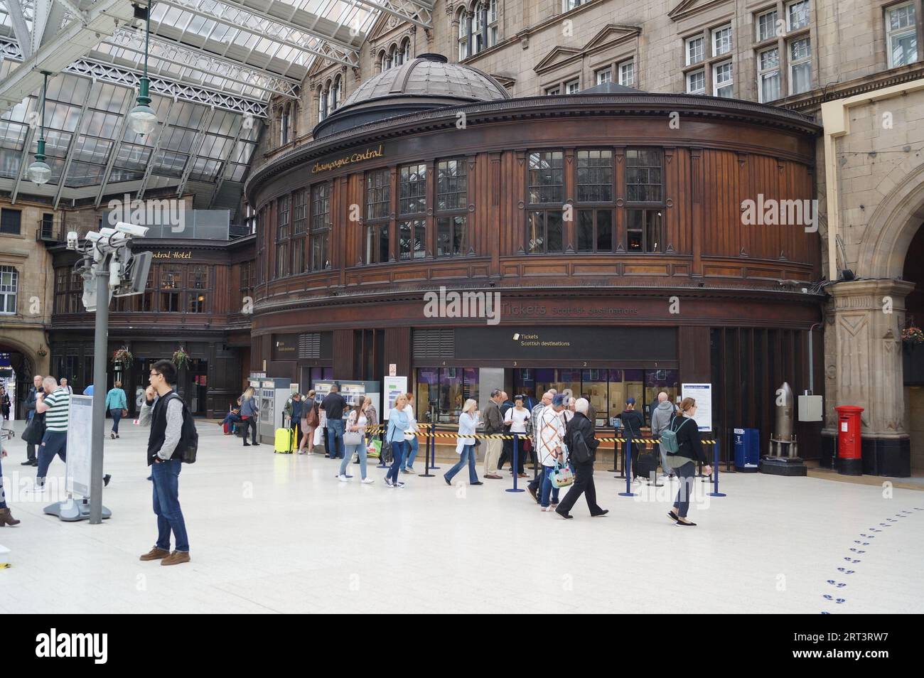 Glasgow, Scotland (UK): concourse and ticket office inside Grand Central Station Stock Photo