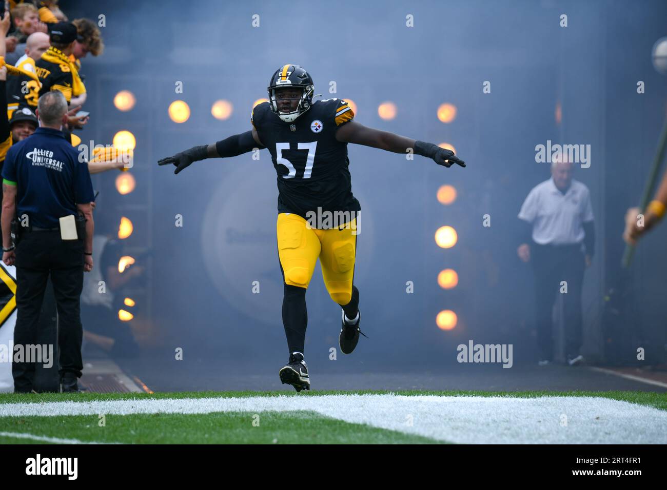 Pittsburgh Steelers defensive tackle Montravius Adams (57) reacts during an  NFL football game, Sunday, Nov. 13, 2022, in Pittsburgh, PA. (AP Photo/Matt  Durisko Stock Photo - Alamy