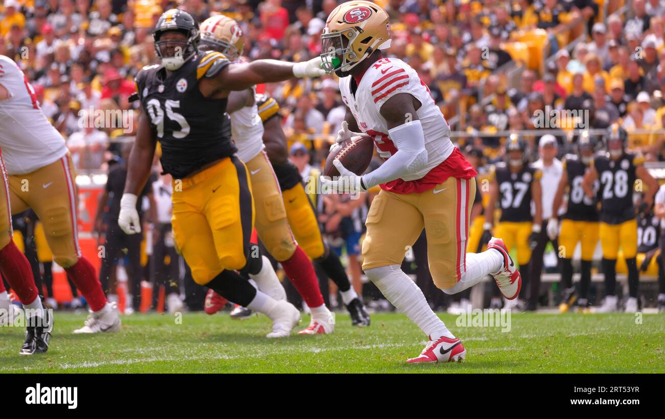 San Francisco 49ers wide receiver Deebo Samuel (19) after the catch rushes  with the football against Houston Texans free safety Eric Murray (23) durin  Stock Photo - Alamy