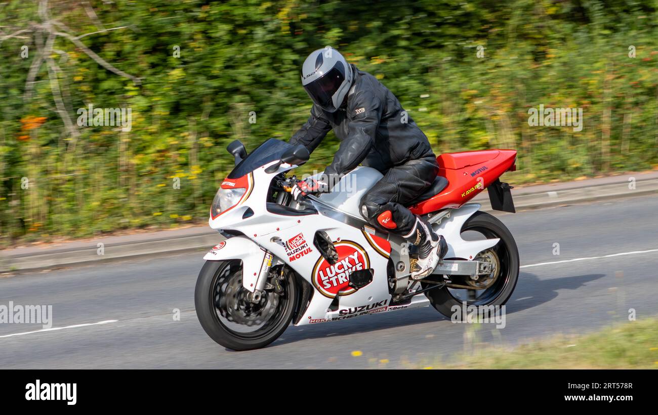 Milton Keynes,UK-Sept 10th 2023: 2001 Suzuki GSX R600 motorcycle in Lucky Strike colours travelling on an English road. Stock Photo