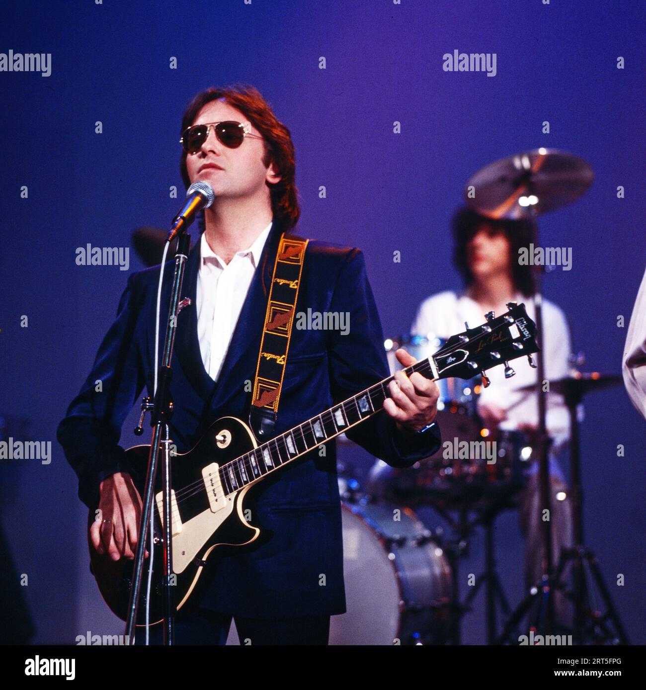 10cc, britische Rockband um den Sänger Rick Fenn mmit Sonnenbrille, bei einem Auftritt in Deutschland 1980. Stock Photo