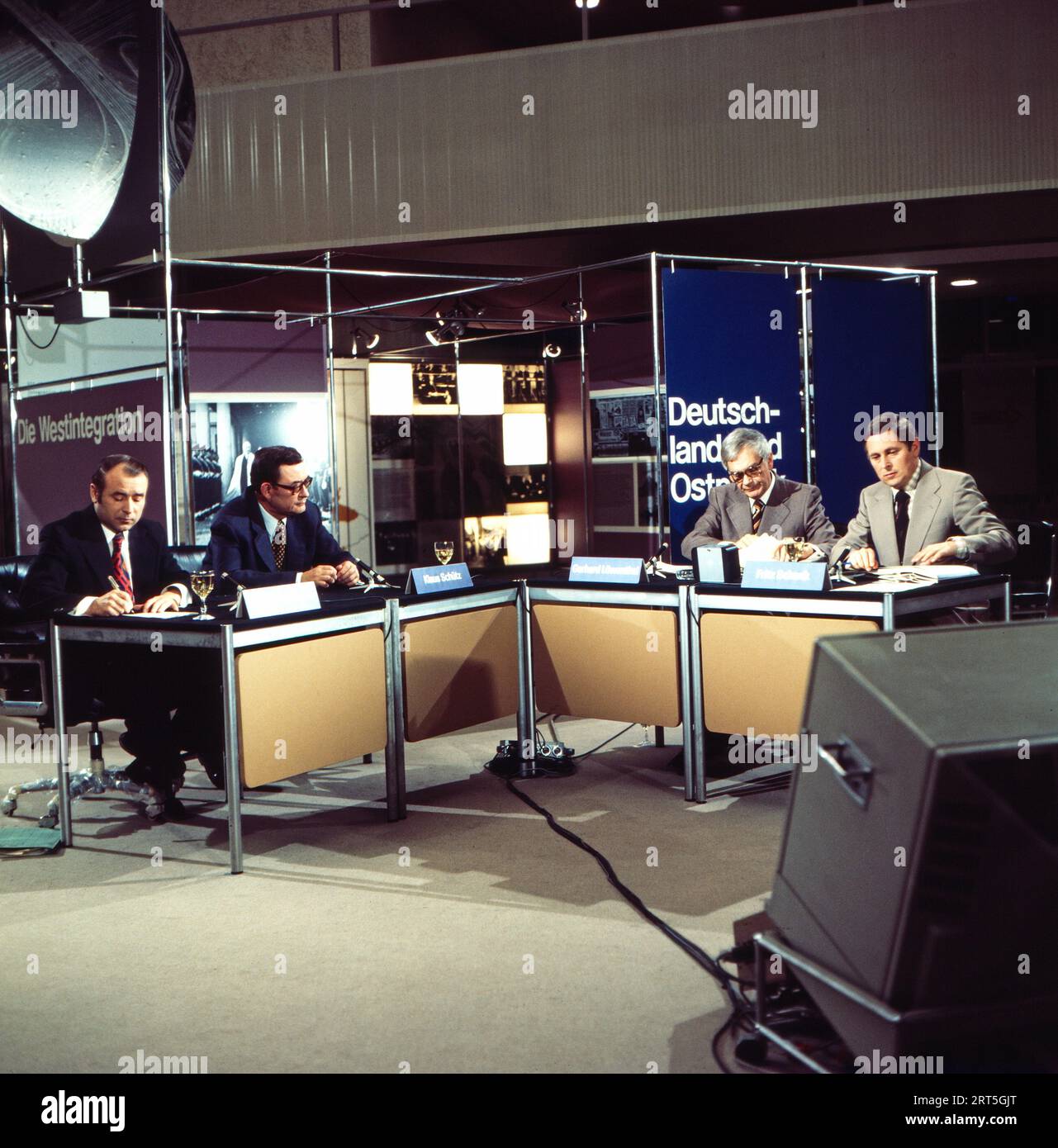 ZDF-Magazin, Politikmagazin, Deutschland 1969 - 1987, Moderatoren Heinrich Lummer, Klaus Schütz, Gerhard Löwenthal und Fritz Schenk Stock Photo