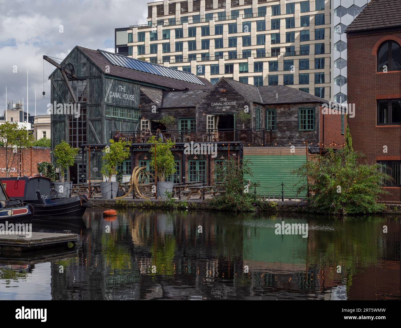 The Canal House pub and restaurant, Gas Street Basin, Birmingham, UK; built in a style sympathetic to the Old Wharf Terminus previously there. Stock Photo