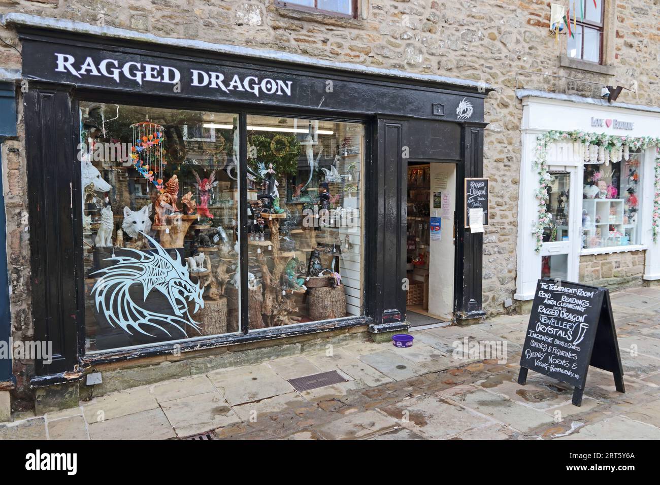 Ragged Dragon shop, Skipton Stock Photo Alamy