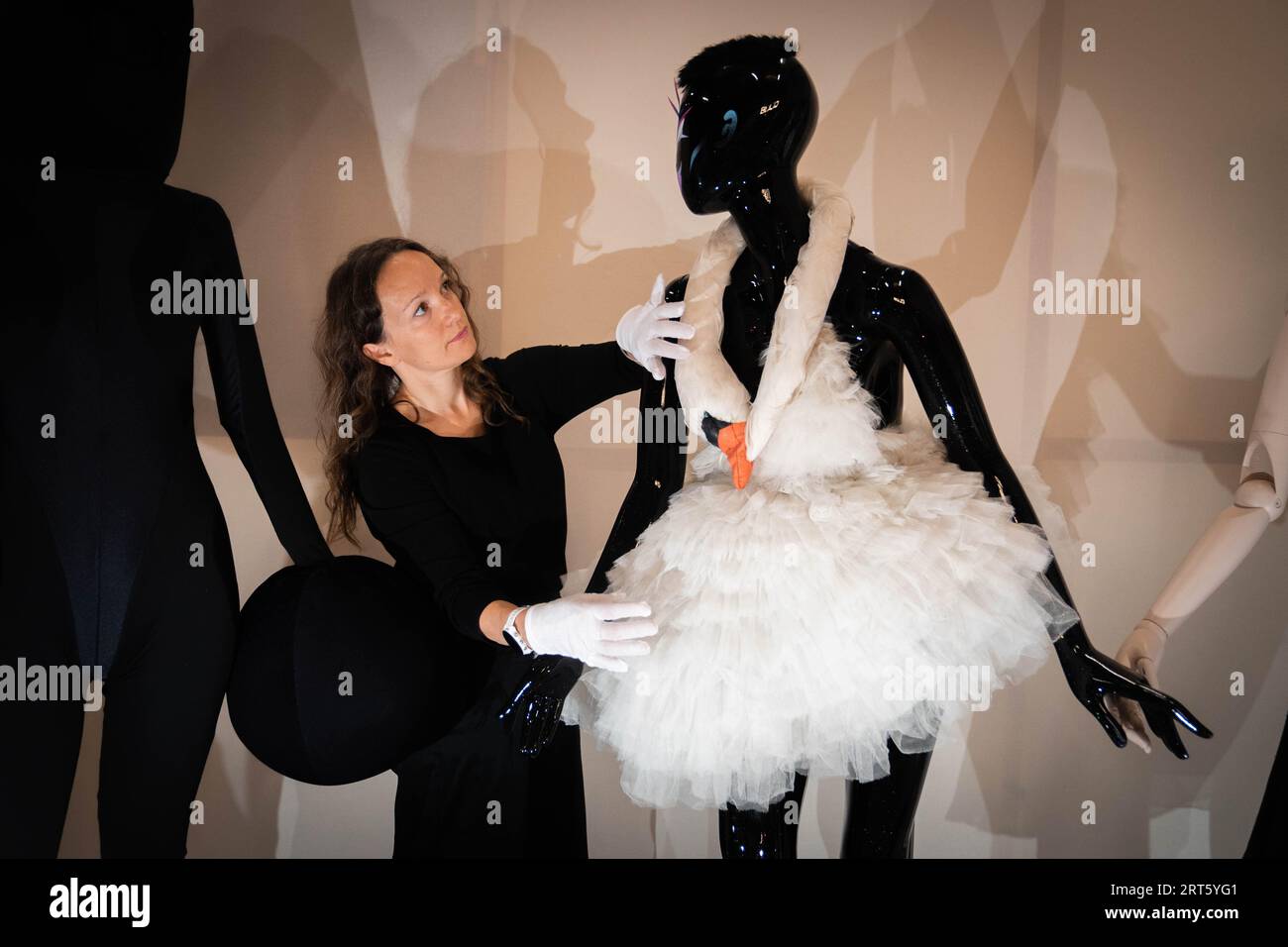 Oscars swan dress sale