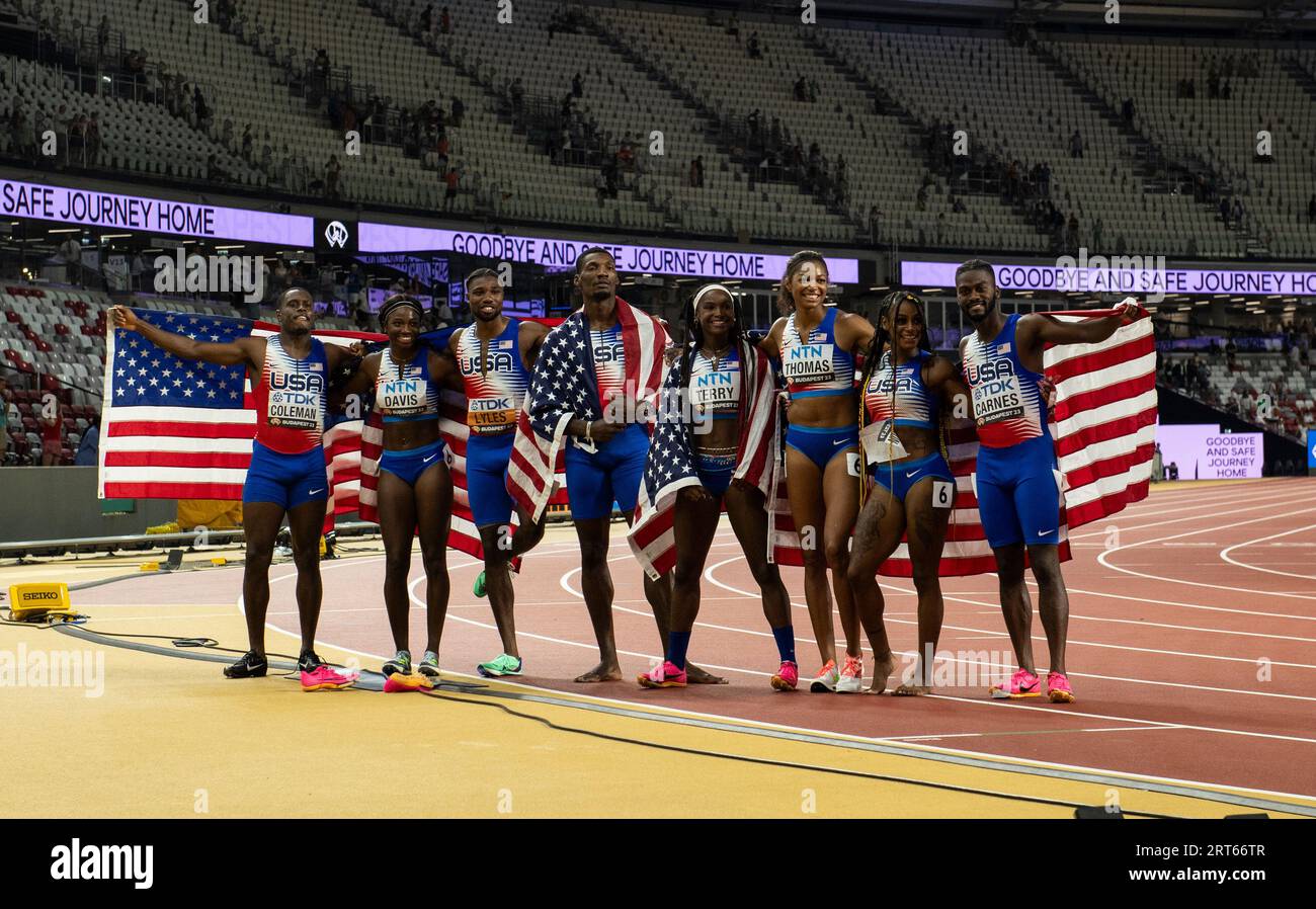 Men Women Of Team Usa Celebrate After Competing In The 4x100m Relay