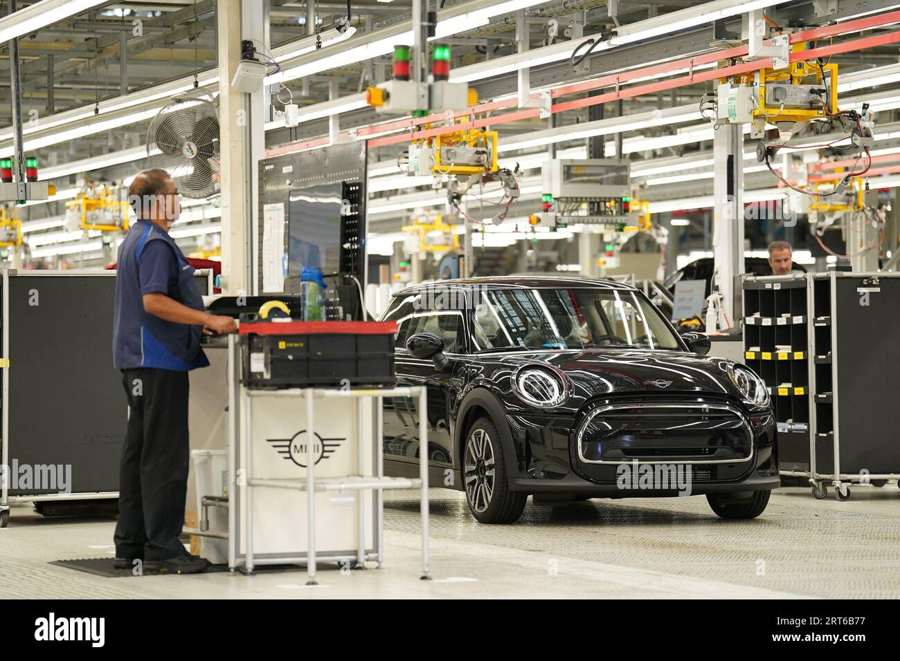 At The Cowley Bmw Plant In Oxford Hi-res Stock Photography And Images ...