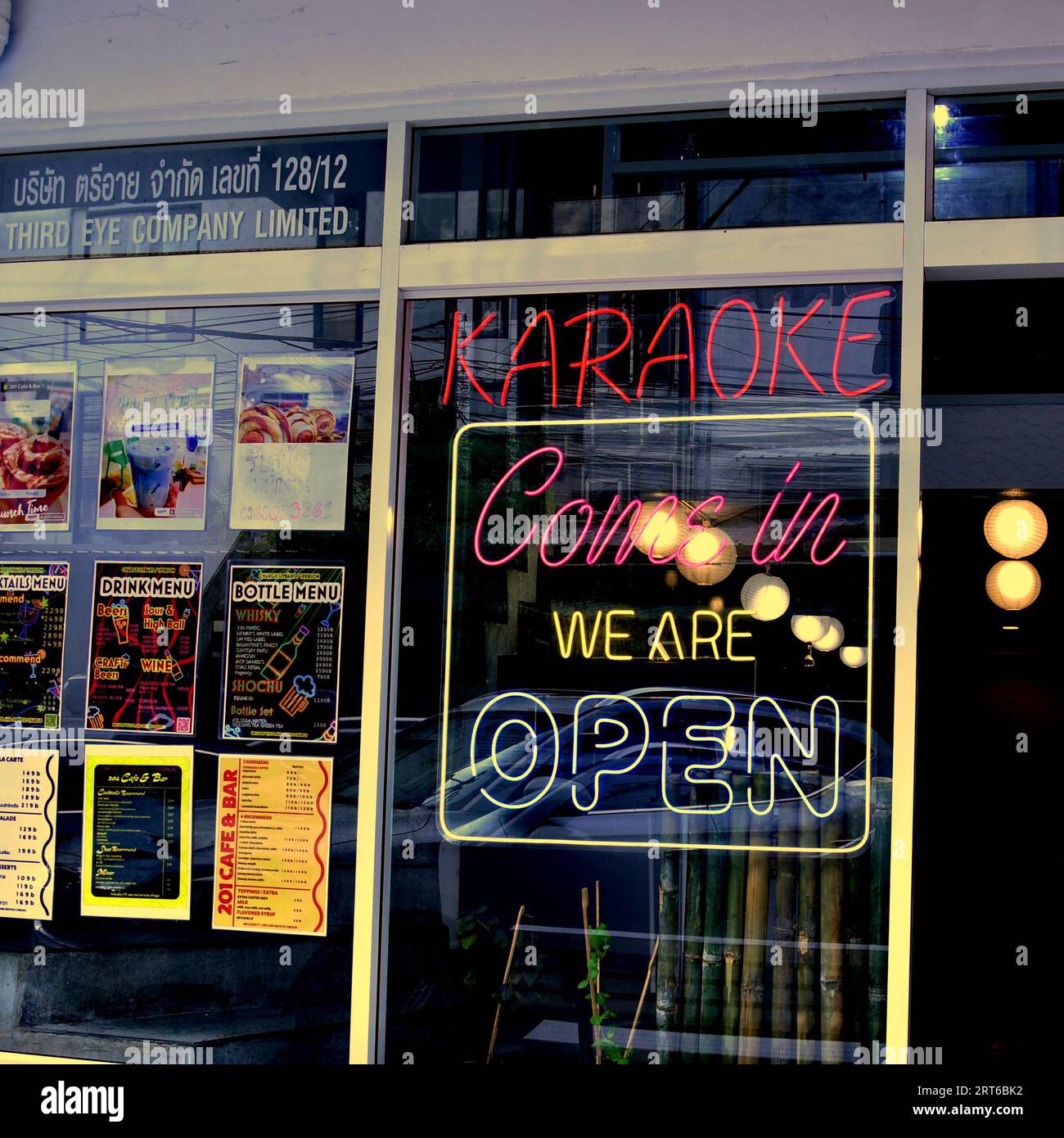 201 cafe bar hires stock photography and images Alamy
