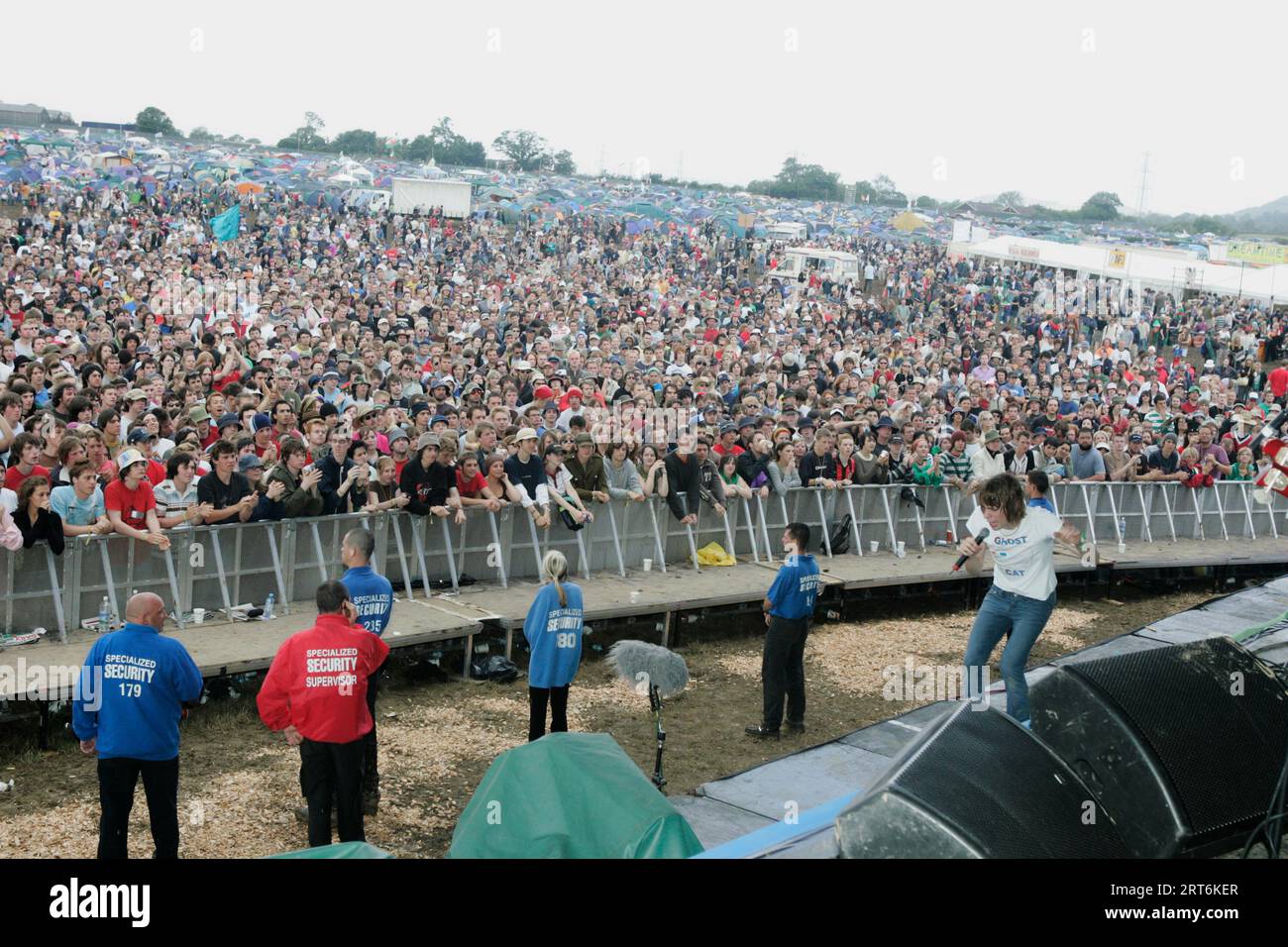 Razorlight performing at Glastonbury Festival in 2004 Stock Photo - Alamy