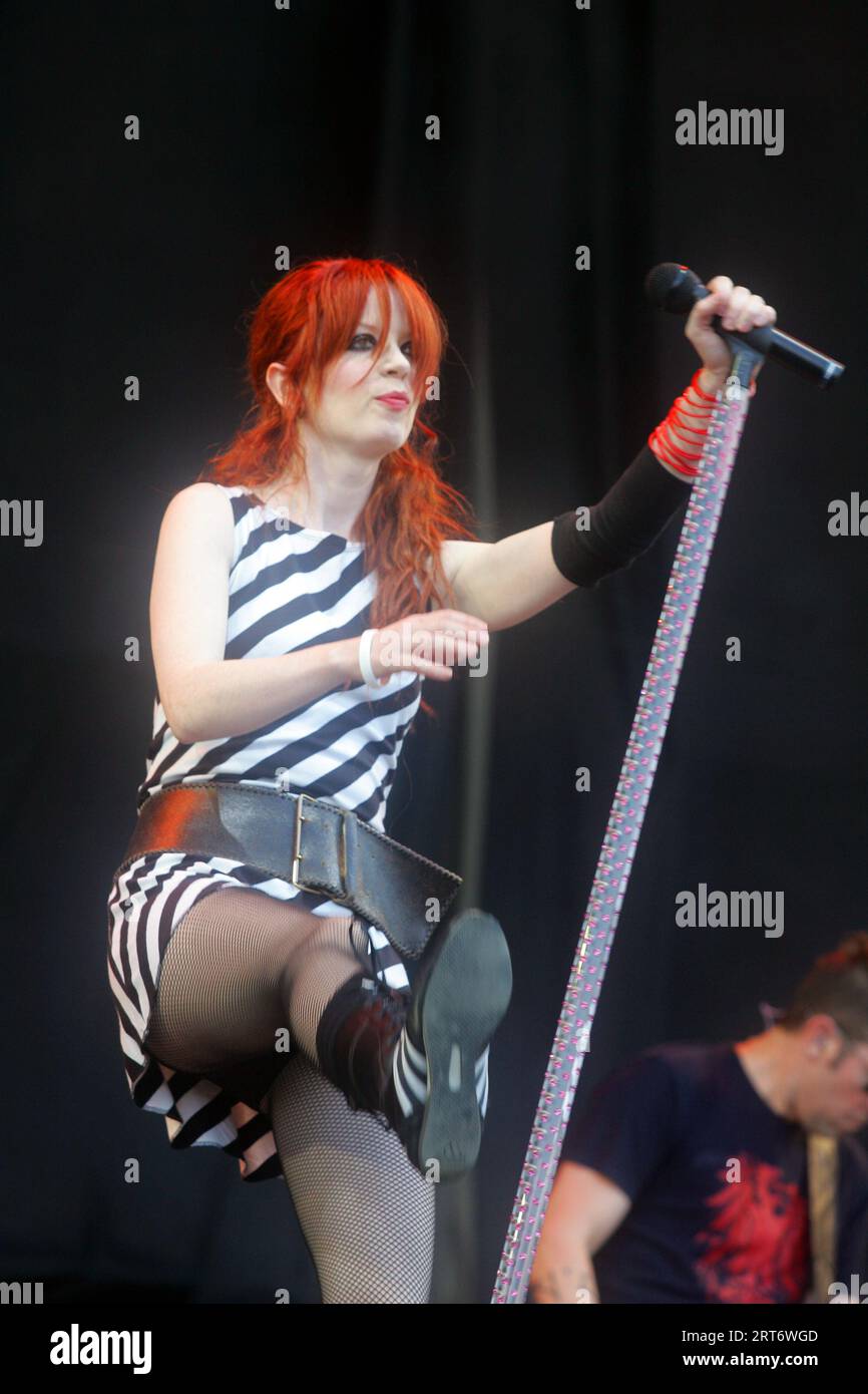 Garbage performing at Glastonbury Festival 2005 Stock Photo - Alamy