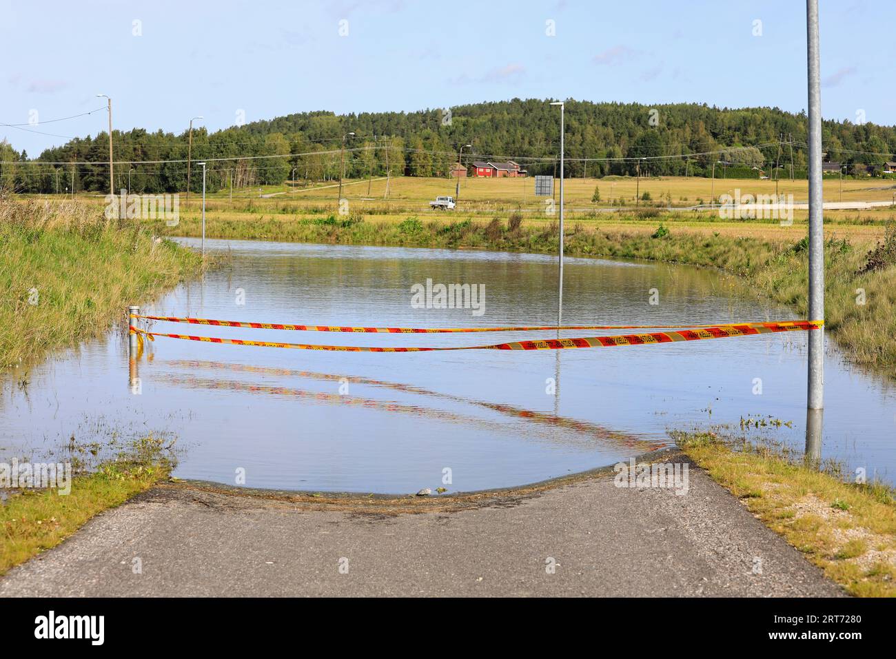 Flooded Mahtinaisentie pedestrian and cycle underpass due to heavy