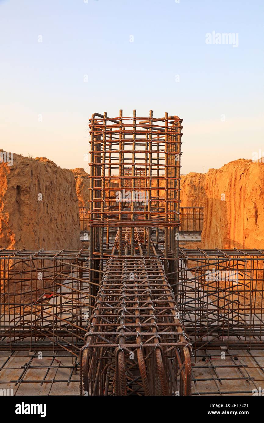 Foundation reinforcement truss of construction site Stock Photo - Alamy