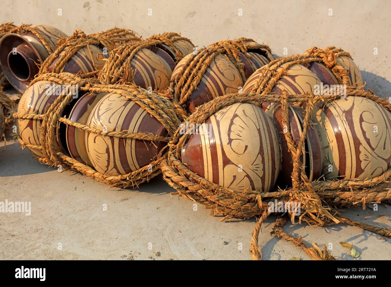 Pickled Rope Straw containers hi-res stock photography and images - Alamy