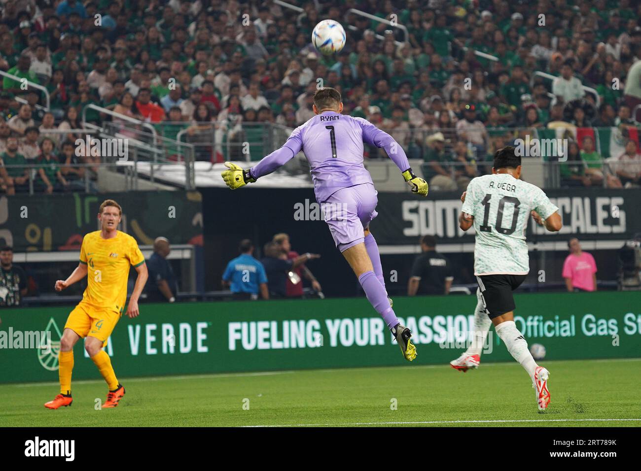 Arlington, Texas, United States: Australian goalkeeper Mathew Ryan hist the header during the international soccer game between Mexico and Australia played at AT&T Stadium on Saturday September 9, 2023.  (Photo by Javier Vicencio / Eyepix Group/Sipa USA) Stock Photo