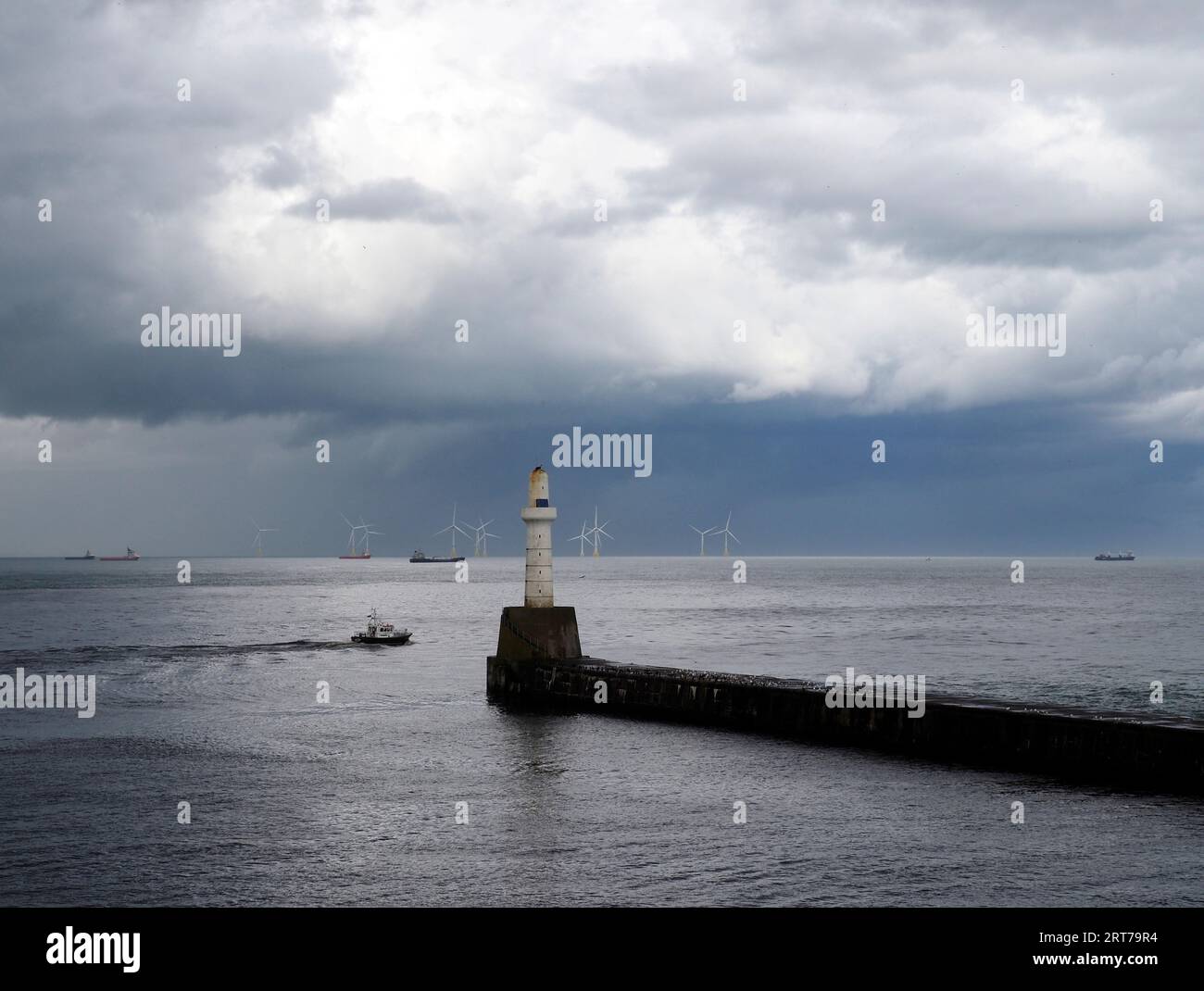 Lighthouse on south breakwater, Aberdeen harbour Stock Photo