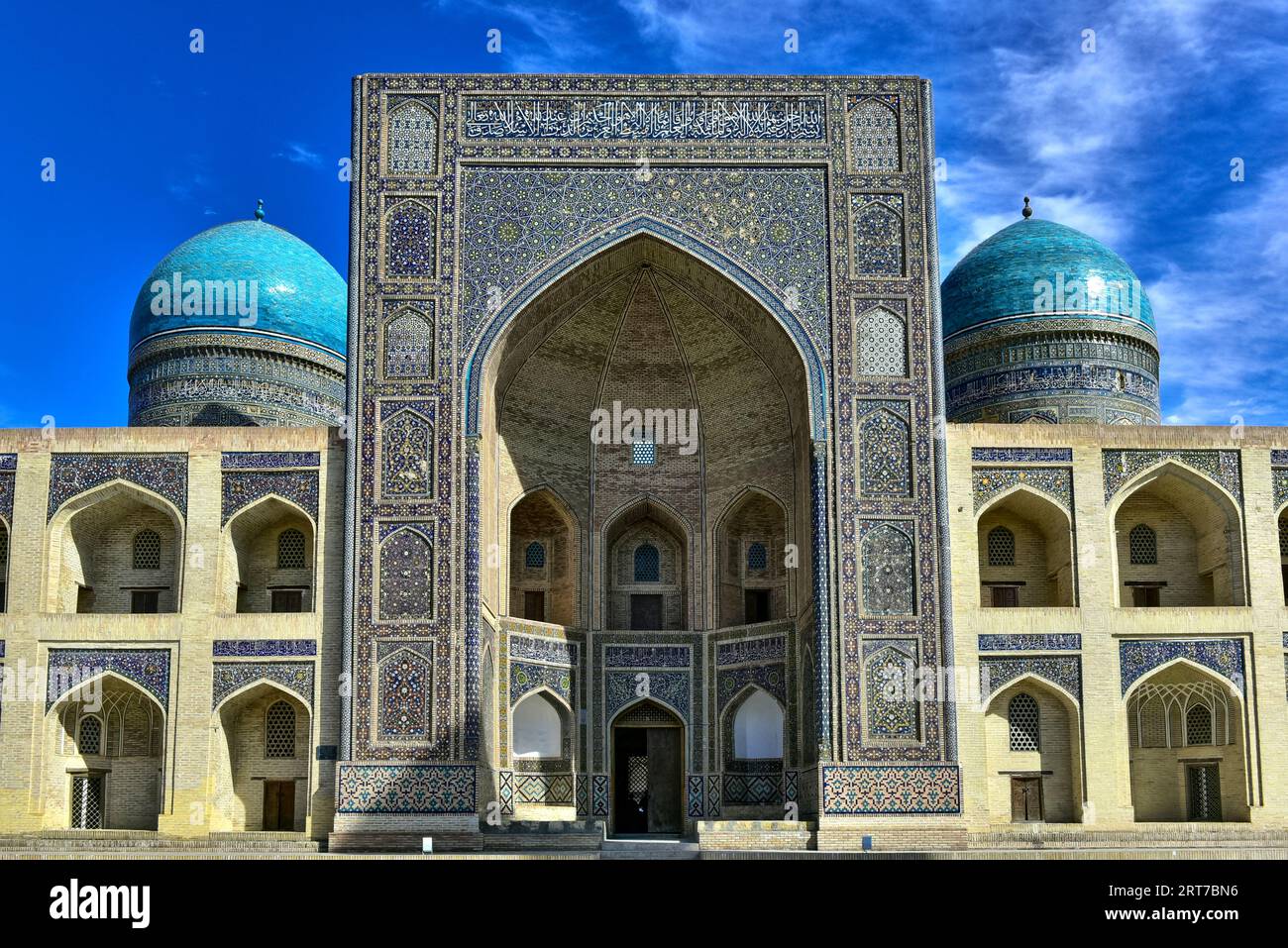 Mir-i-Arab Madrasa, Bukhara, Uzbekistan. Turquoise tiled domes, multiple iwans in its intricate facade Stock Photo