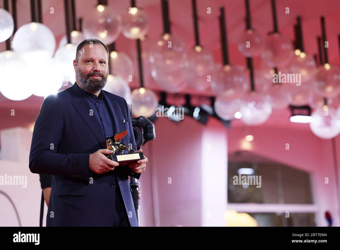 VENICE, ITALY - Sep 09: Yorgos Lanthimos poses with the Golden Lion for Best Film for 'Poor Things' at the winner's photocall at the 80th Venice International Film Festival on September 09, 2023 in Venice, Italy..(Photo by Mark Cape/Insidefoto) Stock Photo