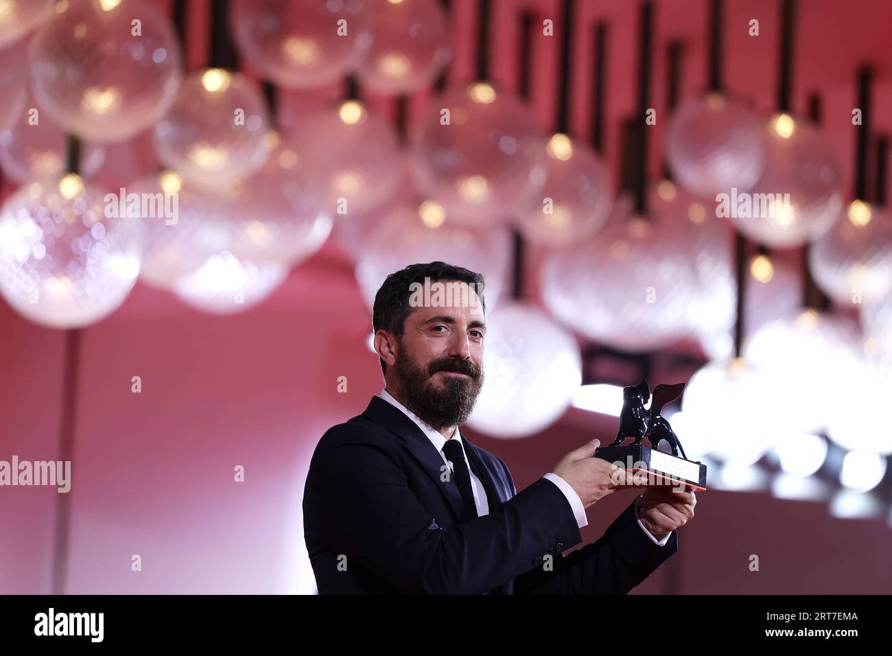VENICE, ITALY - Sep 09: Pablo Larrain poses with the Best Screenplay Award for film 'El Conde' at the winner's photocall at the 80th Venice International Film Festival on September 09, 2023 in Venice, Italy. (Photo by Mark Cape/Insidefoto) Stock Photo