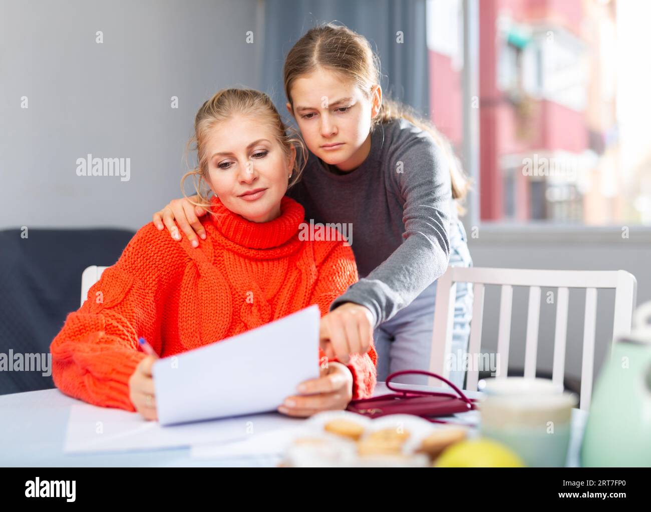 Mother and daughter reading letter Stock Photo - Alamy Mother and daughter reading letter Stock Photo - Alamy