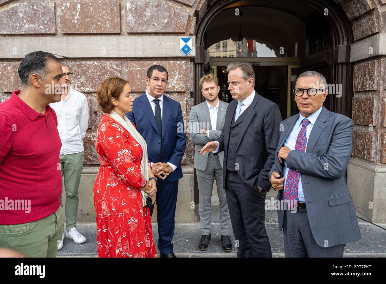 Antwerp, Belgium. 11th Sep, 2023. Antwerpen Mayor Bart De Wever (center R) and Moroccan ambassador to Belgium Mohammed Ameur (R) are pictured at a memorial ceremony for the victims of the earthquake in Morocco, at the Grote Markt, in Antwerp, Monday 11 September 2023. The earthquake that hit Morocco late Friday killed at least 2,122 people and injured more than 2,400 others. BELGA PHOTO JONAS ROOSENS Credit: Belga News Agency/Alamy Live News Stock Photo