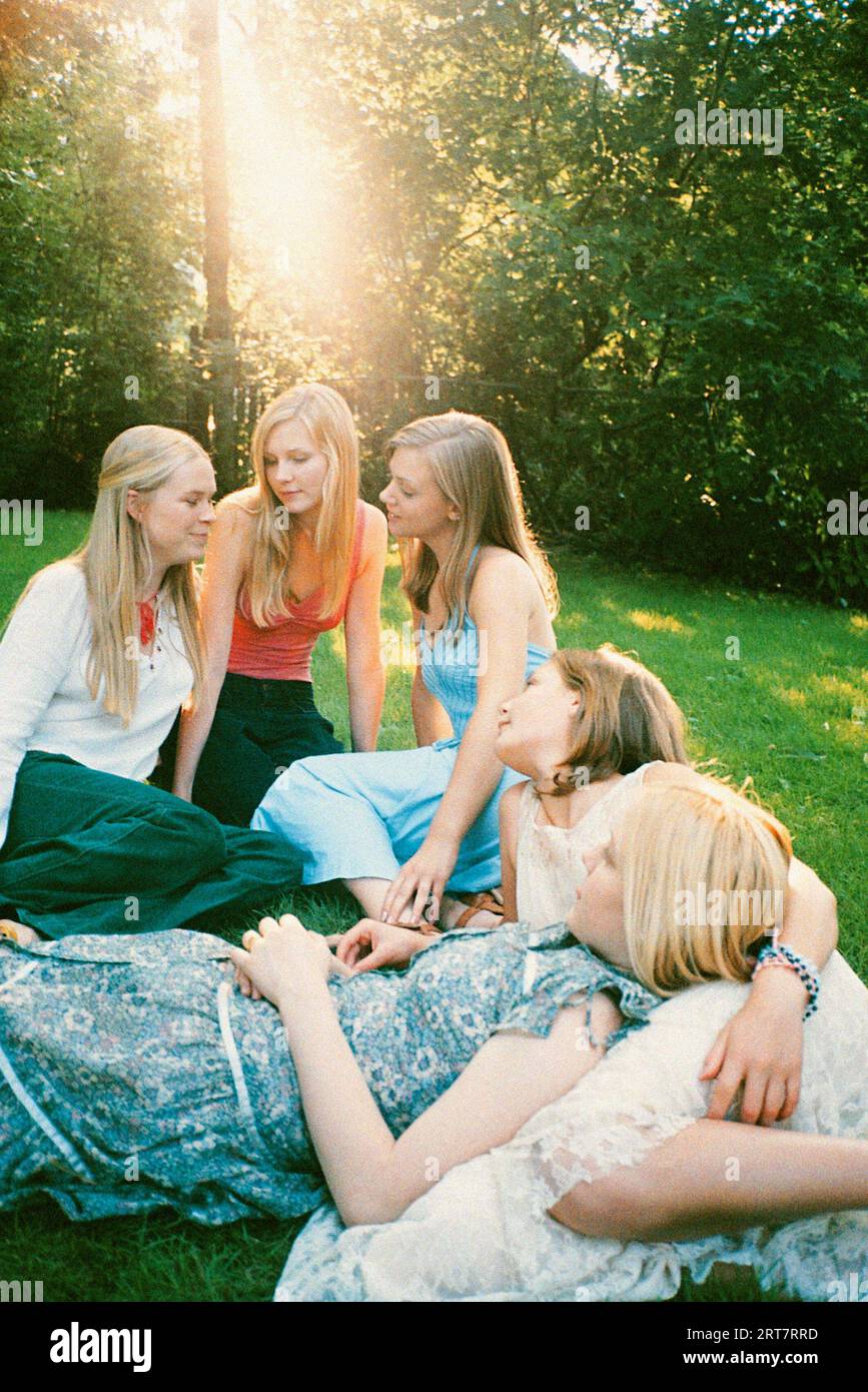 Leslie Hayman Kirsten Dunst A J Cook Chelse Swain Hanna Hal The